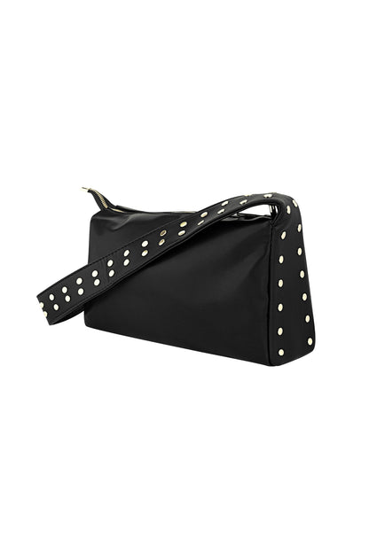 Bag babe on the move